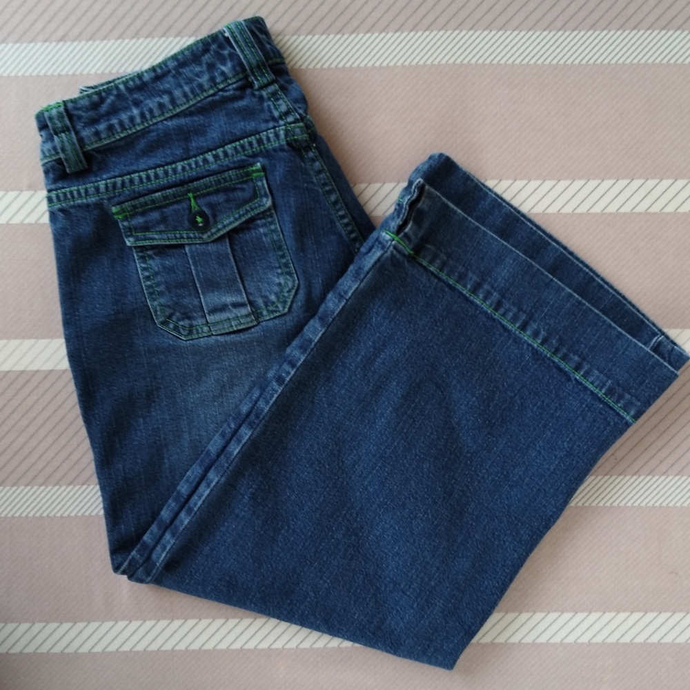 LILLY PULITZER CROP W/ Button Flap Pockets. EUC